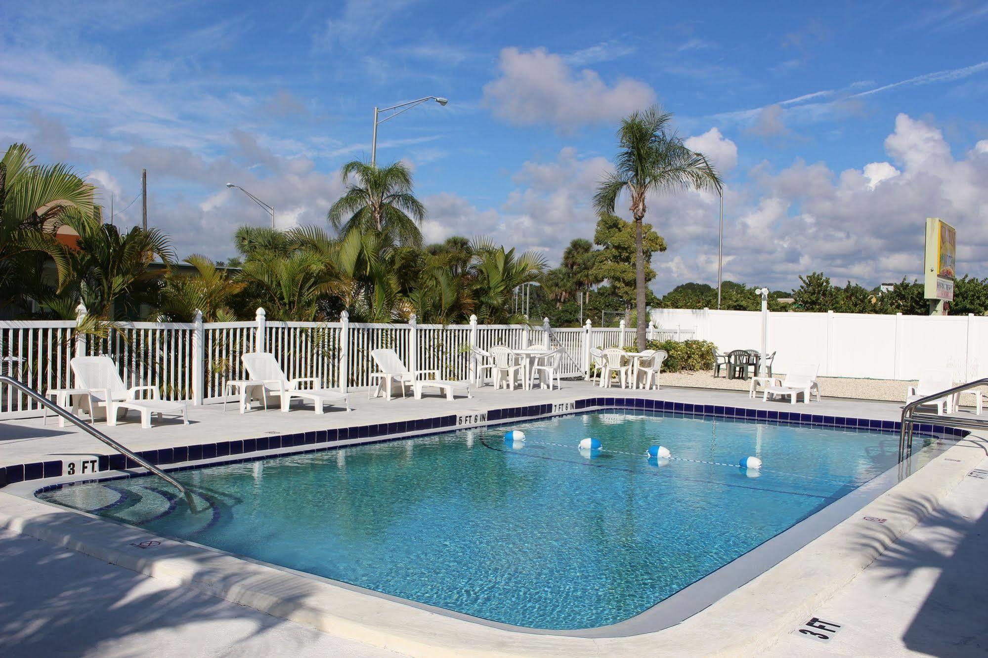 Sunshine Inn & Suites Venice, Florida Venice Gardens 外观 照片