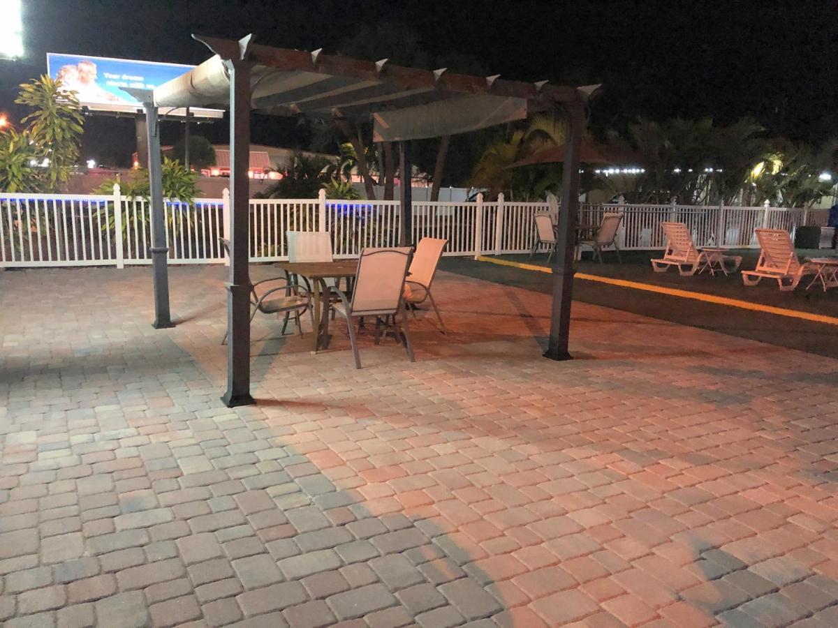 Sunshine Inn & Suites Venice, Florida Venice Gardens 外观 照片