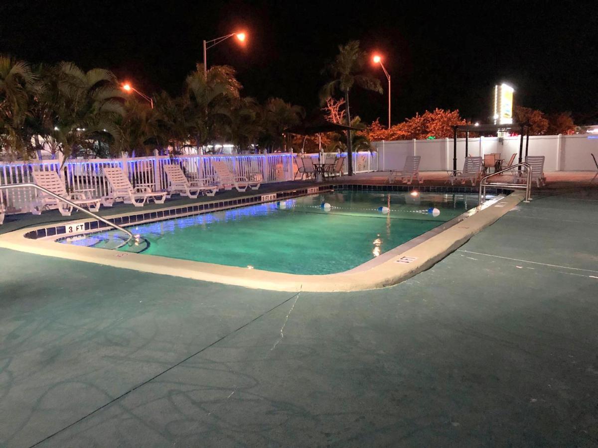Sunshine Inn & Suites Venice, Florida Venice Gardens 外观 照片
