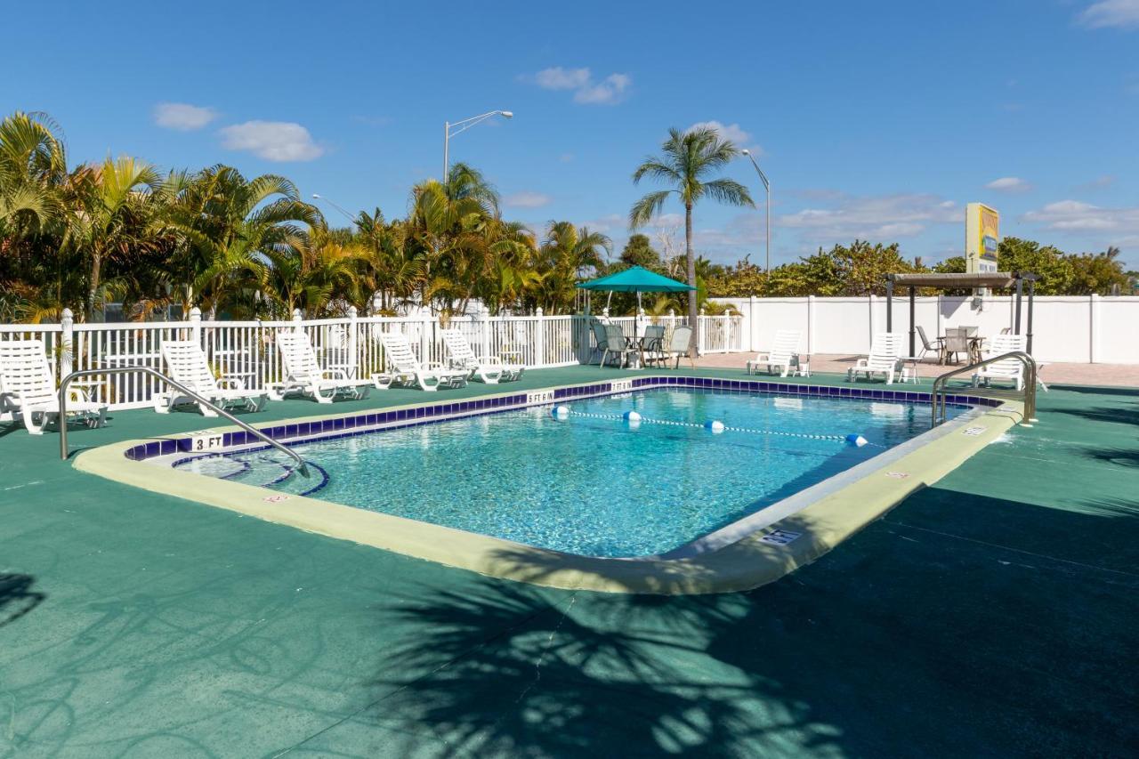 Sunshine Inn & Suites Venice, Florida Venice Gardens 外观 照片